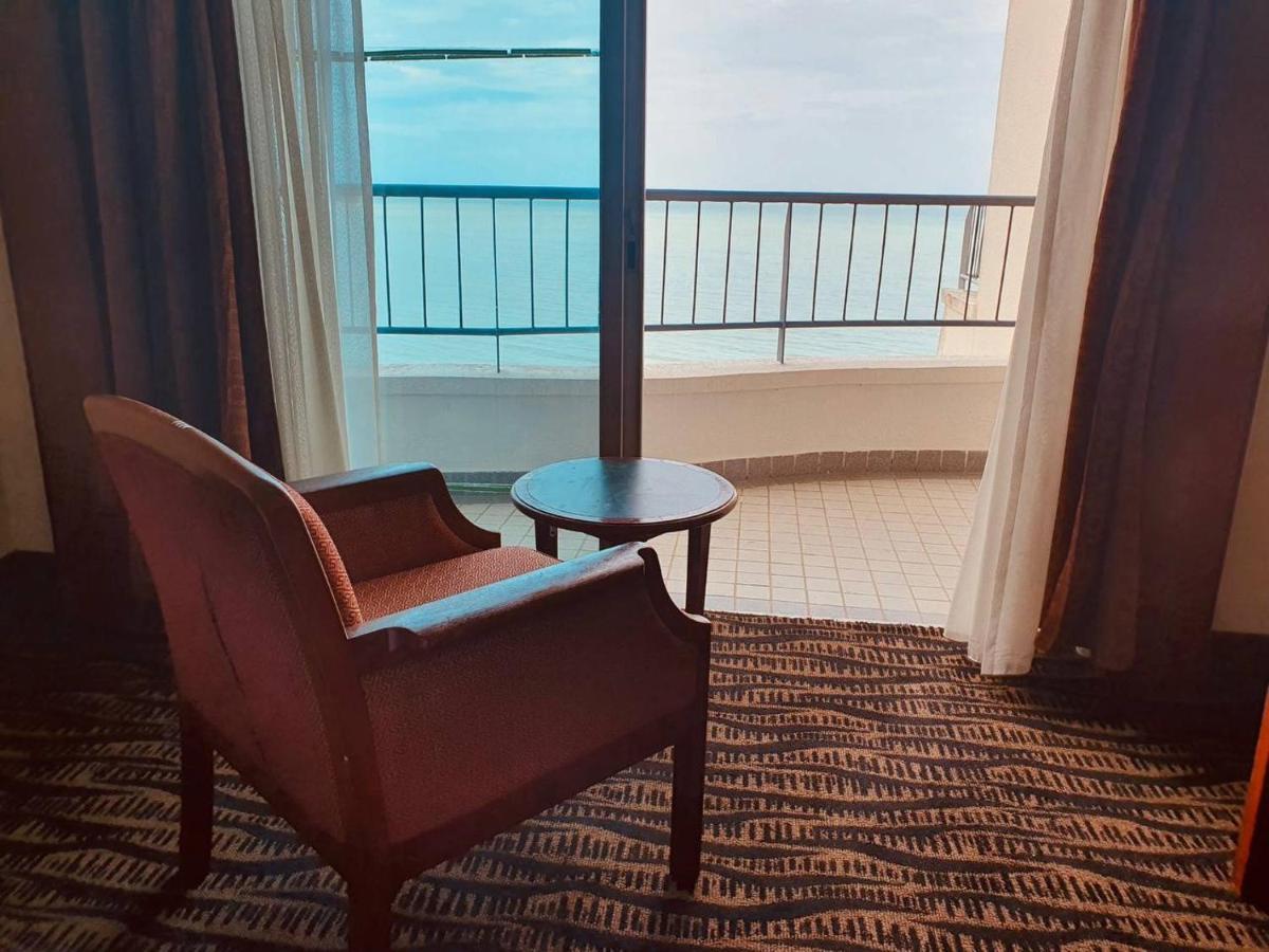 Romantic Couple Suite + Beach-Front Balcony Tanjung Bungah  Εξωτερικό φωτογραφία