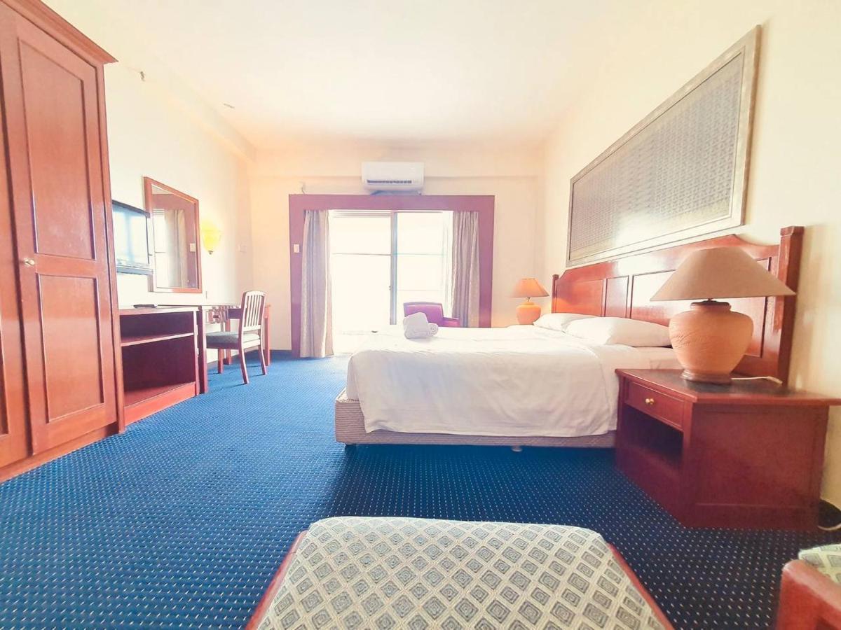 Romantic Couple Suite + Beach-Front Balcony Tanjung Bungah  Εξωτερικό φωτογραφία