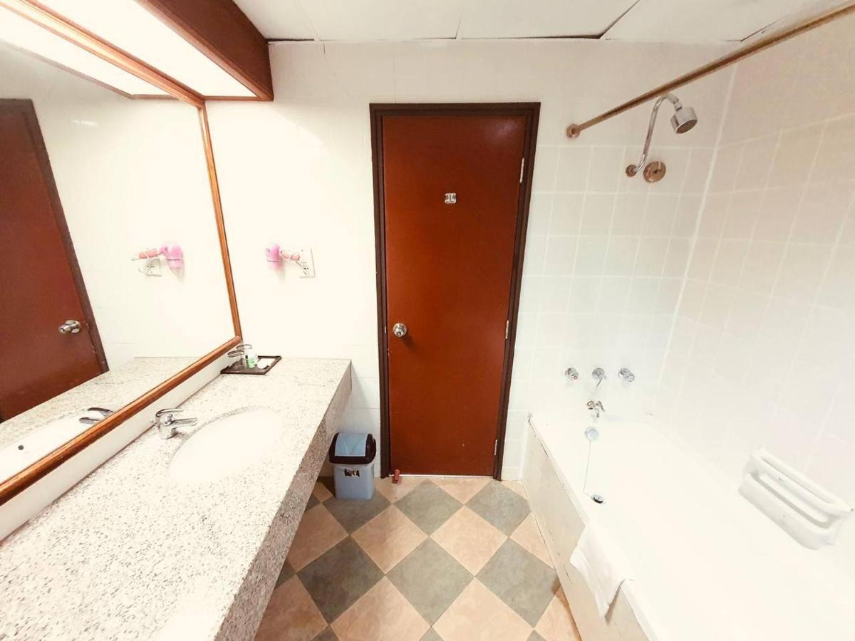 Romantic Couple Suite + Beach-Front Balcony Tanjung Bungah  Εξωτερικό φωτογραφία